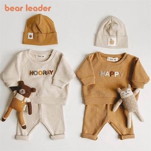 Kläderuppsättningar Bear Leader Baby Clothes Set Spring Toddler Baby Boy Girl Casual Tops Sweater Trouser 2st Born Baby Boy Clothing Outfits 220905