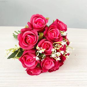 Faux Floral Greenery Koreanische Hochzeitsbraut mit einem Strauß aus 12 kleinen Rosen Heimdekoration Kunstblumen Simulation Gypsophila-Rosen J220906