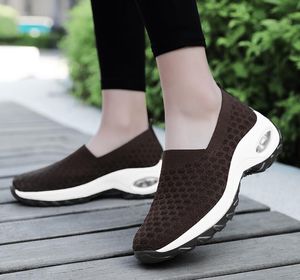 Casual skor designer rhyton sneaker m￤n kvinnor sko halm b￤r v￥g muntryck tr￤nare man kvinna av sko44