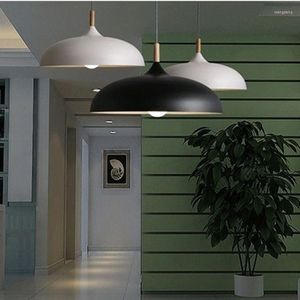 Lâmpadas pendentes Lâmpada de madeira nórdica E27 Lampshade de alumínio minimalista lustre pendurado para café Decoração de arte de iluminação para jantar