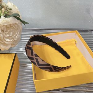 Acessórios de bandana de grife Argolas de cabelo de seda de qualidade F-Letters Headwraps Woman Brown Headwraps Luxos Designers Jóias F096