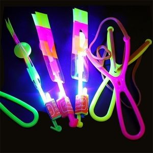 LED SwordsGuns 5PCS Flying Toys Flashing Helicopter Light Slings Weihnachtsgeschenk FG03 220905