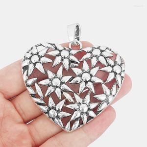 Anhänger Halsketten 2 stücke Große Herz Antik Silber Farbe Hohle Blume Muster Charms 66,5 59,5mm Anhänger Für DIY Halskette schmuck Machen