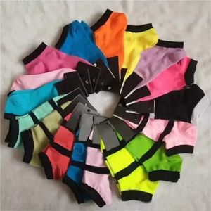 Pembe Siyah Spor Çorap Aşk Ayak Bileği Çorap Çok Renkli Amigo Çorap Kadın Pamuk Futbol Sneaker FY7268 906