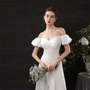 A-line wedding dress One-shoulder puff sleeves satin finish thin and neat small white front fork light LD5022