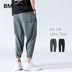 Calça masculina verão gelo fino seda casual homem moda hip hop solto plus size size rápido seco masculino harajuku harém masculino 220907