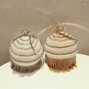 Kvällspåsar sfäriska armbandsfest handväskor kvinnors mode Trend Mini Pearl Elegant Bag Designer Tassel Vintage Clutch Purse