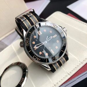 Herrklocka 007 Automatisk mekanisk 2813 rörelse rostfritt stål tygrem aaa kvalitetsdesigner klockor 43 mm armbandsur