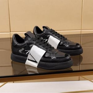 Lyxvarumärke Sneakers Fashion Garavani Leather Letter Platform Casual Shoes B22 Sportbrädskor med låda