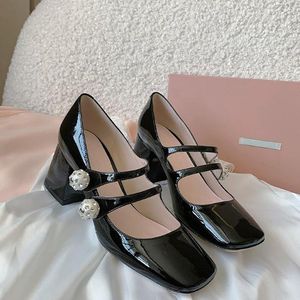 Miu Vintage Mary Jane Shoes 여자 청키 한 힐 가죽 신발 사각형 발가락 펌프 암컷 진주 캐주얼 휴가 연회 여성 하이힐 신발