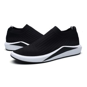 Casual Shoes Designer Rhyton Sneaker Shoe Słomka Berry Wave Mouth Druku