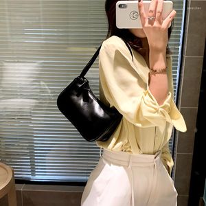 ダッフルバッグメスソリッドカラーチェーンハンドバッグレトロカジュアル女性トート肩ファッション絶妙なショッピングアームピットバッグ