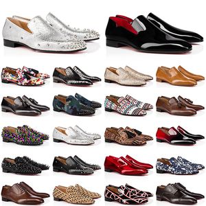 2022 Designer Mens Dress Shoes Sneakers Storlek L der R da botten Pekade Toe Patent Luxury Suede Rivets Glitter Party Prom Loafers