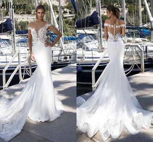 Eleganti abiti da sposa a sirena in raso con applicazioni in pizzo con collo trasparente maniche ad aletta Abiti da sposa Boho Garden Sweep Train Brides Illusion Back Buttons Robes de Mariee CL1104