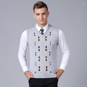 Erkek yelek yüksek kaliteli erkek sonbahar argyle yün sweater yeleği erkek gündelik v yaka moda ekose kaşmir kazak