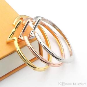Ontwerper Bracelet Gold Bangle Letter Lightning Charm Simple Fashion Jewelry Titanium Steel Men and Women Lovers Friendship Birthda221R