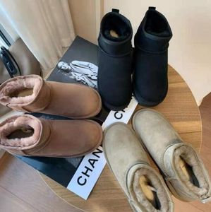 U58540 girl women Mini snow boots keep warm boot short Genuine Leather Sheepskin Soft comfortable warm boots Free transshipment Beautiful gift