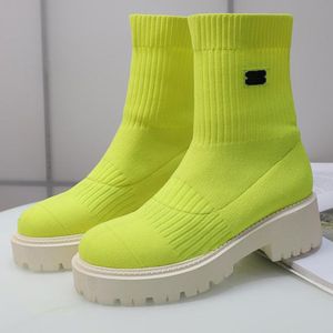 Die neuen Stiefel -Sockenschuhe sind super schön bis zu schließen Beine zeigen Temperament modische Atmosphäre Einfache und bekannte Marken Kurzer Designer Booties