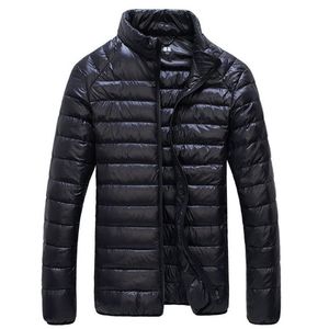 Piumino da uomo Parka Autunno Inverno Piumino da uomo Colletto alla coreana casual Cappotto parka ultraleggero Capispalla portatile Piumino d'anatra bianco antivento 6XL 220909