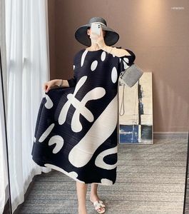 Casual Dresses Miyake Pleated Dress Women Horizontal Stretch Printing Fashionable Loose Large Size Covering Belly All-match 2022