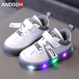 Sneakers storlek 2130 Barn upplysta sportskor med LED -lampor barn glödande avslappnade sneakers för pojkar flickor baby lysande småbarnskor 220909