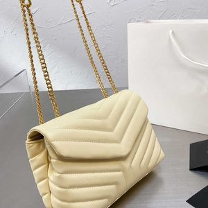 Ladies Stripes Crossbody Bag Postman Leather Bolsa Pacote de ombro clássico Bolsas de corrente dourada clássicas de grande capacidade Múltiplas cores 2022 qua