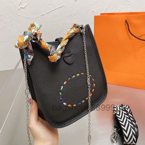 Silver Chain bags Messenger Bag Women Cow Leather bag Crossbody Handbag Wide Shoulder Starp Pouch Towel Handle quality 2023