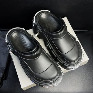 2022 zapatillas hardcrocs diseñador de sándalo de goma redondo de goma sandalias de plataforma de lujo zapatillas con tachuelas punk zapatillas de piscina de playa
