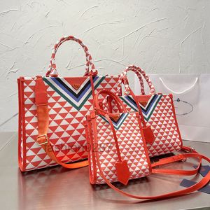 Designer väskor Tote Canvas Bag Triangle Shop Bags mode stora totes minikvinnor handväska äkta läder öppna strandpåsar nyckel högkvalitativ mössa