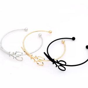 Elegant Scissors Charm Bracelets for Women Men Simple Gold Silver Black Shears Open Bangles Hair Stylist Jewelry Wholesale