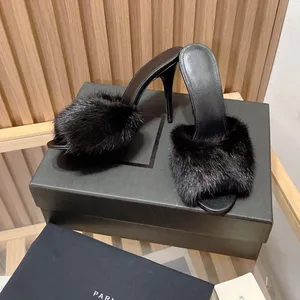 Högklackade skor mink hår trimmade öppna sandaler avslappnade tofflor höga klackar lyx kvinnor designer dröm runda tå sandal damer bröllop kvinna mule päls skjutreglage