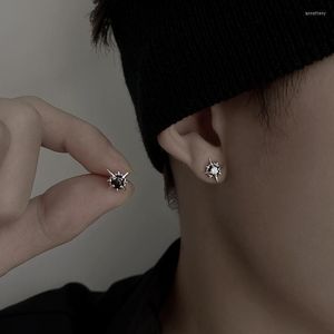 Stud￶rh￤ngen svart diamantstj￤rna f￶r m￤n koreanska mode kvinnor l￤ckra minimalistiska smycken hypoallergenic