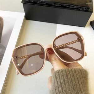 Okulary przeciwsłoneczne spolaryzowane różowe eleganckie eleganckie ładne letnie okulary damskie łańcuch inspirowany projektantem