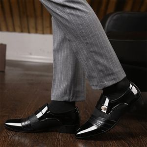 Vestido sapatos de moda escorregar nos homens oxfords Business Classic Leather's Suits 220909