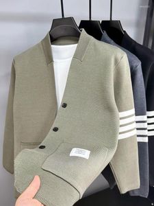 Maglioni da uomo Marchio di moda di alta qualità Autunno Cardigan lavorato a maglia Scialle maglione da uomo 2022 Cappotto da uomo casual semplice di colore puro