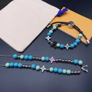 Pulsera de moda Estilo de Europa América Collar de lujo para mujer Señora Titanio Acero Grabado V Iniciales Configuración Alta Joyería de letras clásicas para Gilr Regalo de cumpleaños