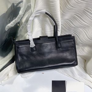 22Ss f/w Womens Vinatge Calfskin Shoulder Bags Top Handle Tote Underarm Outdoor Sacoche Luxury Designer Handbags Jumbo Large Capacity Gold Metal Pouch 36CM