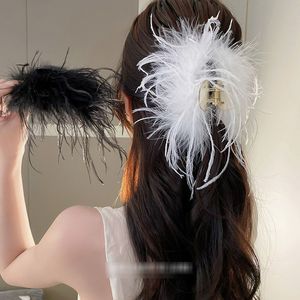 S3205 Autumn Winter Acrylic Hairlips For Women Barrettes Ostrich Feather Hair Clip Large Shark Clip Lady Barrette Hairclip
