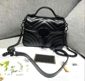 حقيبة مارمونت الفاخرة Love Heart V Wave Pattern Satchel حقيبة كتف بسلسلة سوداء حقائب يد كروس بودي حقيبة يد جلدية للسيدات 7727-2 # 2022