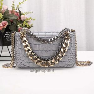 Designer Bags Mönster Crocodile Chain Bag Högkvalitativ kalvskinn med trefärgade hårdvarukedjor Lyxiga kvinnor Handväskor Ladies Fashion Red SM