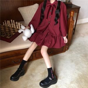 Set di abbigliamento Anno primaverile Set petite rosso Cappotto mantello stile giapponese Gilet interno da donna Abito pieghettato Uniforme scolastica di moda