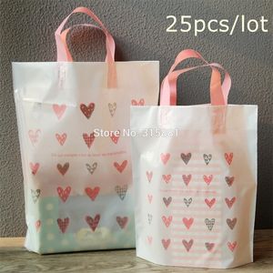 Brocada de presente Sacos de presente de coração rosa bolsas de compras de plástico bolsas de embalagem de presente 25pcs/lote 220913