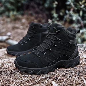 Botas Black SWAT Men Sapatos Combate Combate ao ar livre Botagem Militar de escalada Absorção de choque antiskida 3946 Tamanho 220913