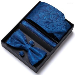 Bow Ties 35 färger grossist högkvalitativ semestergåva för män silkesnie och fickfyrkantig set manschettknappar blå blomslåda