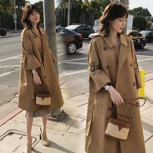 Trench da donna Donna Primavera Autunno Cappotto lungo da donna Doppio petto con cintura Maniche svasate Cachi Capispalla allentato da donna Moda