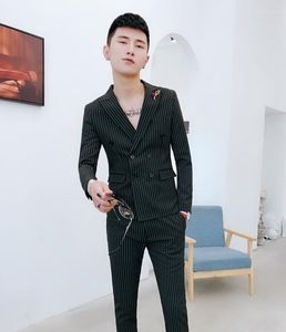 Tute da uomo Abito casual a righe Versione coreana del set doppiopetto di tendenza giovanile britannica sottile