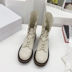 Yeni Kadınlar Martin Boots Lüks Tasarımcı Deri Ayakkabı Düz ​​Dantel Up Kalın Alt Bahar ve Sonbahar Koyun Dinleri Kar Ayakkabıları Retro Günlük Moda Sıcak 35-41