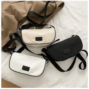 HBP 인기있는 가벼운 어깨 가방 지갑 2023 새로운 유행 패션 스포츠 크로스 바디 가방 그물 레드 메신저 작은 정사각형 가방