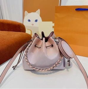 Tasarımcı Omuz Bag Deri Bella Tote Perforasyon Çantaları Moda Klasik Çantalar Kadın Çanta Cüzdan Kadın Lüks Alışveriş Kılıfları