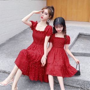 Familie passende Outfits Sommer Mutter Kinder Kleidung Frauen Mädchen Blumenkleider Familie passende Outfits Mama und Tochter passende Kleidung 220914